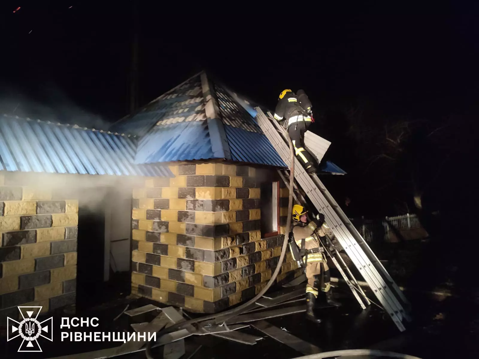 На Рівненщині у селі Великі Селища загорілася господарча будівля Загорілась господарча будівля.