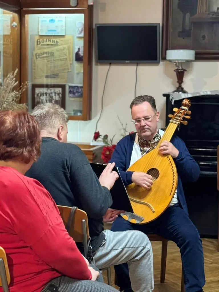 Бандурист Назар Волощук виконує "Не зрадив присяги".