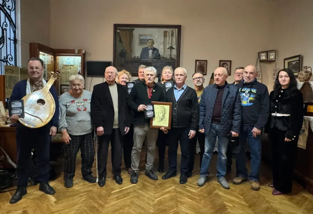 Спільне фото присутніх на презентації книги.