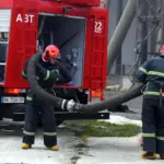 На Рівненській АЕС провели загальностанційні протиаварійні тренування Протиаварійні тренування на РАЕС. Працівники розгортають пожежне обладнання.
