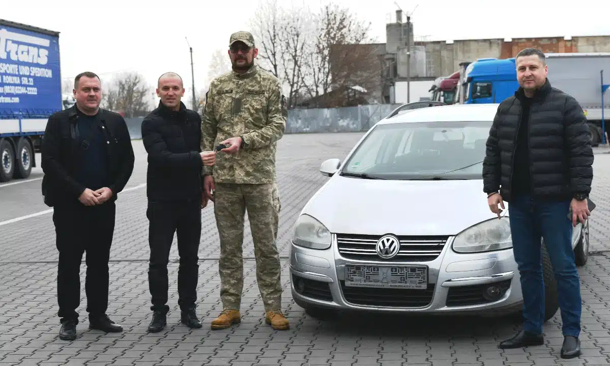 Конфісковане авто військовому передать митники і представники Управління забезпечення примусового виконання рішень.