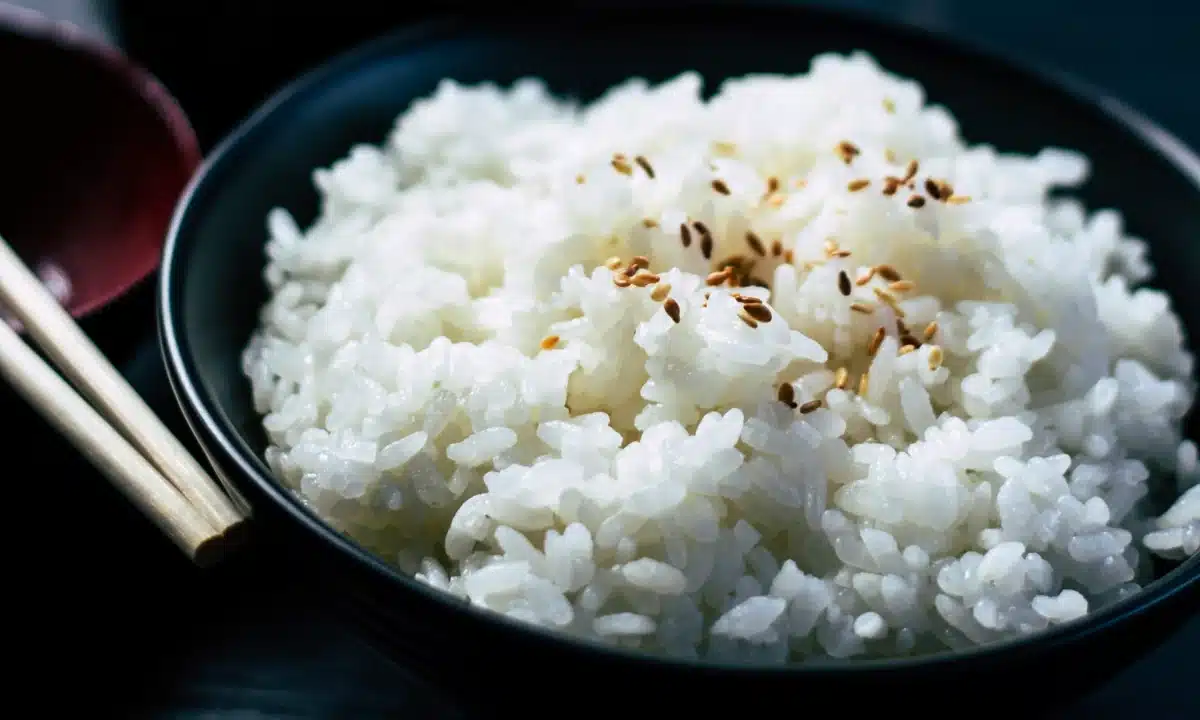 Чи варто замочувати рис перед варінням? Користь та інструкція Розсипчастий зварений рис.