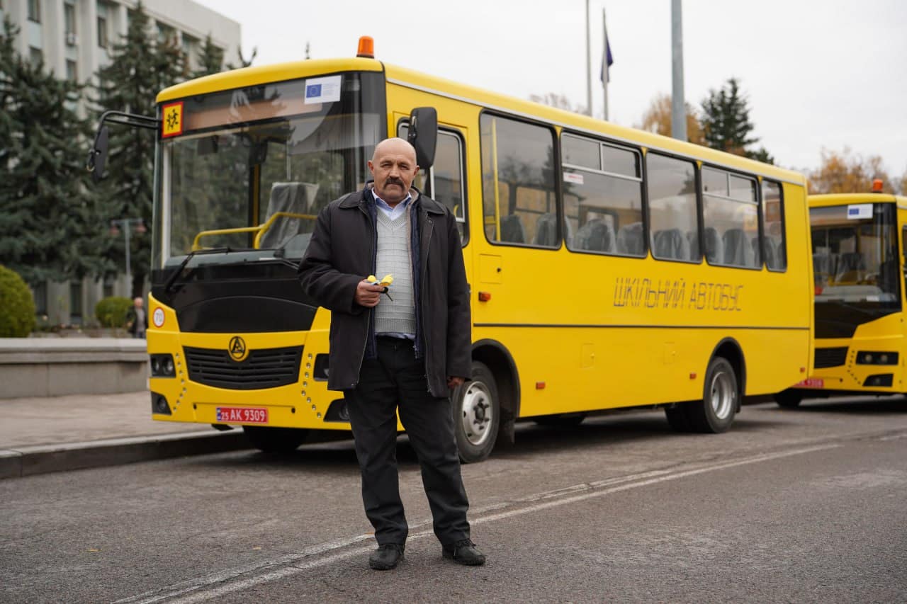Ще два шкільні автобуси отримали заклади освіти Рівненщини Ще два шкільні автобуси отримали заклади освіти Рівненщини