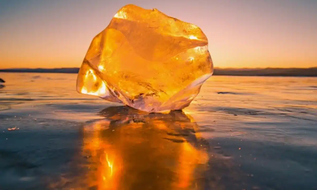 Судитимуть чоловіка із Сарненщини, у якого вилучили унікальний бурштин вагою 1,7 кг Бурштин. Ілюстрація.