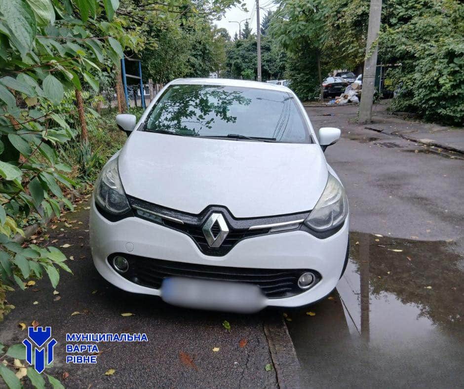 Порушення правил стоянки та зупинки авто.