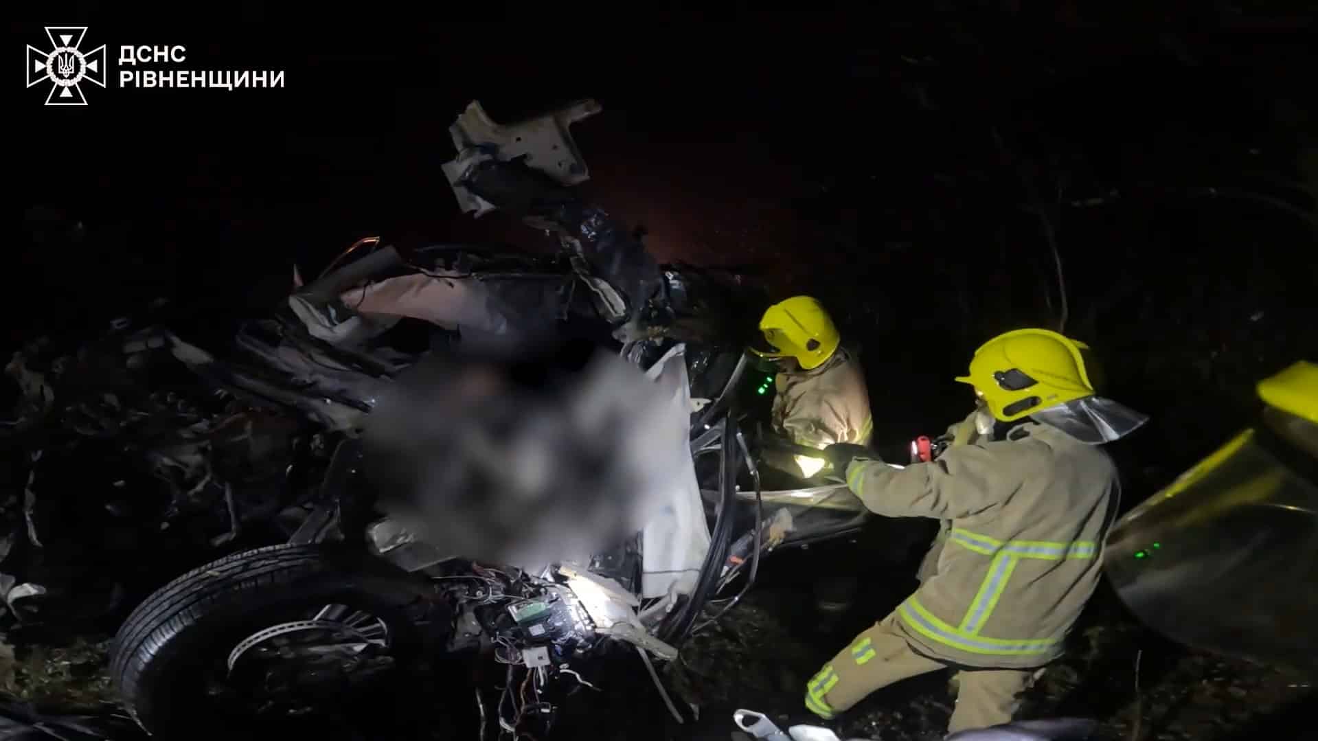 Рятувальники деблокували водія.