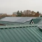 Сонячні панелі на даху обласної лікарні у Рівному.