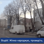 Патрульні супроводили вагітну жінку