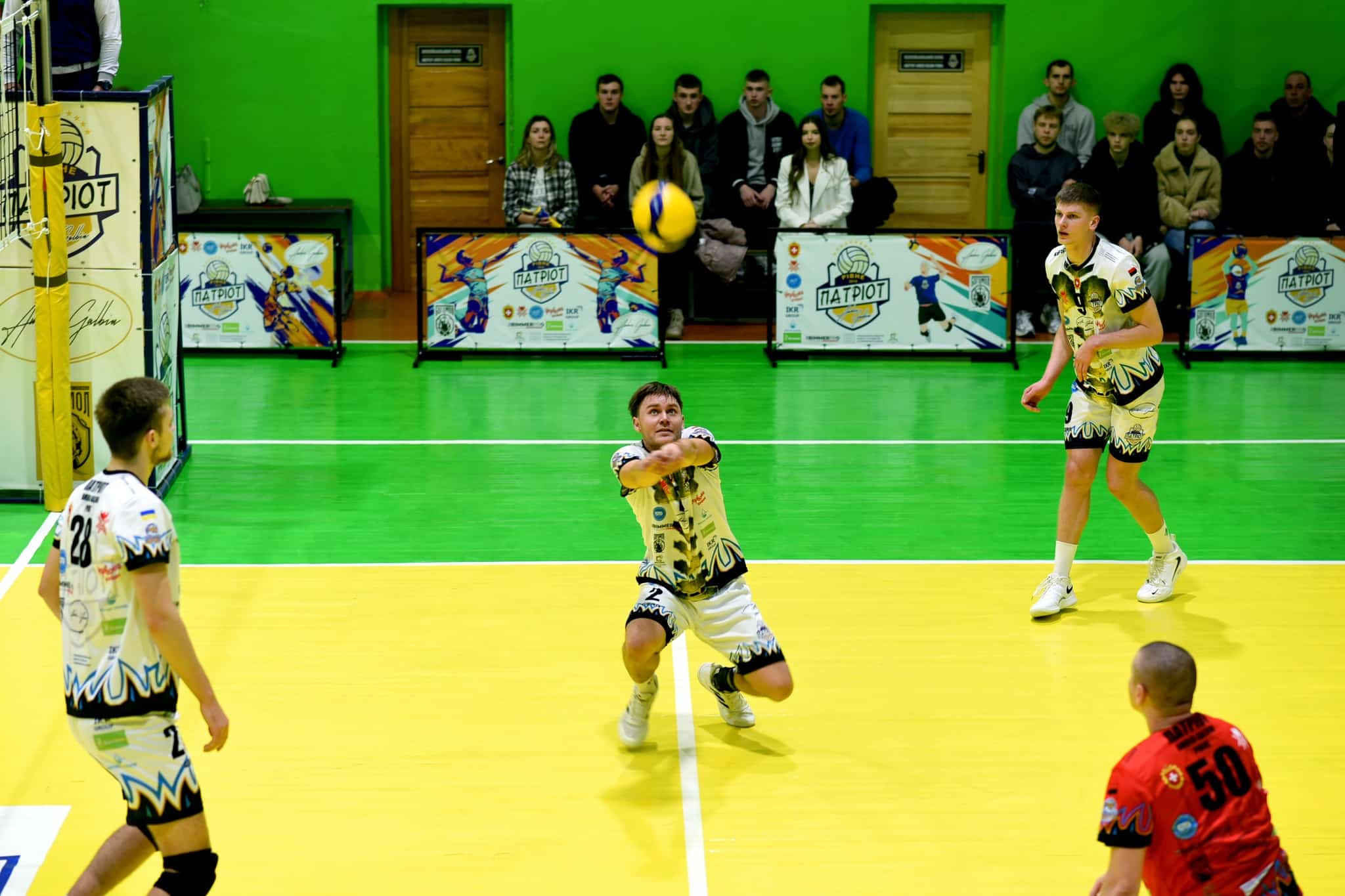 Три партії – три перемоги: успіх рівненських волейболістів Команда «Патріот-Амбер Гальбин-Рівне» під час матчу проти «УжНУ – Збірної Закарпаття»