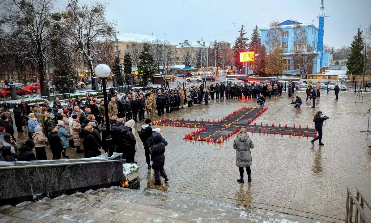 Вшанування пам'яті жертв голодоморів у Рівному.