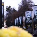 На меморіальній інсталяції «Ціна Незалежності» у Рівному встановили ще 27 портретів Героїв Нові портрети Героїв установили в Рівному.