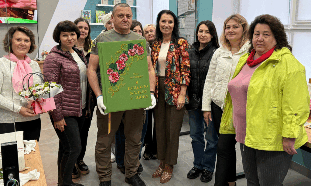 Вишивані книги представлені у просторі креативної індустрії