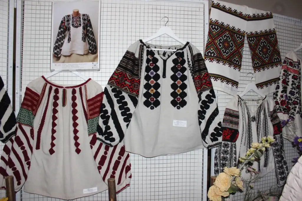 Експонати виставки «Сила роду».