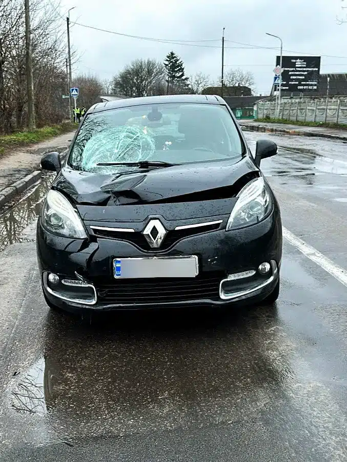 Авто, яке збило пішохідку.