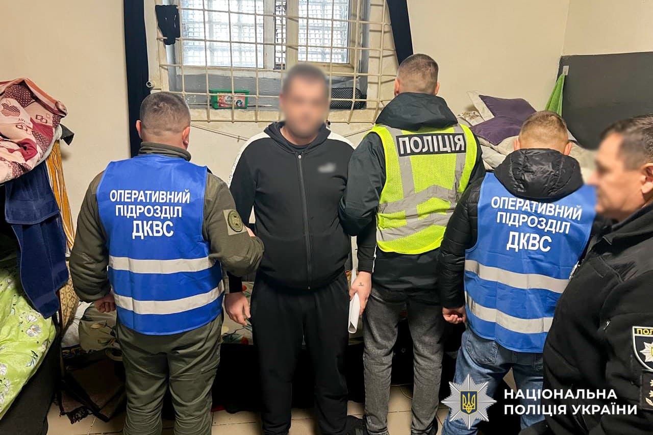 На Рівненщині викрили схему пересилання наркотиків до СІЗО Затримання порушника