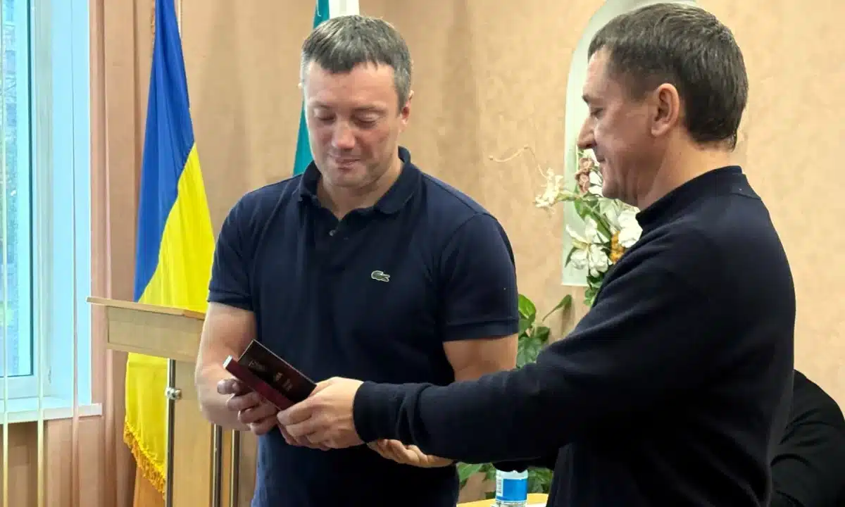 Орден «За мужність» III ступеня вручають Андрію Опальку.