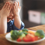 Дитина не їсть нові продукти? Одна фраза сина все пояснила дитина відмовляється їсти нову їжу за столом