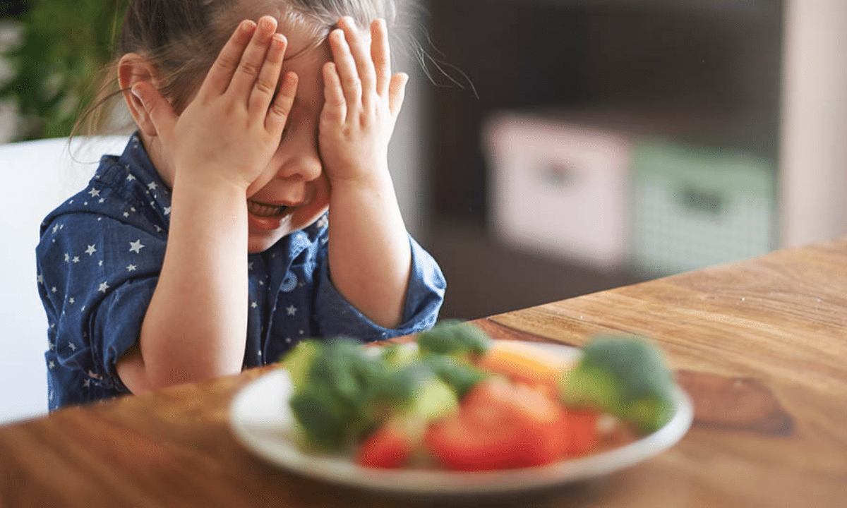 Дитина не їсть нові продукти? Одна фраза сина все пояснила дитина відмовляється їсти нову їжу за столом