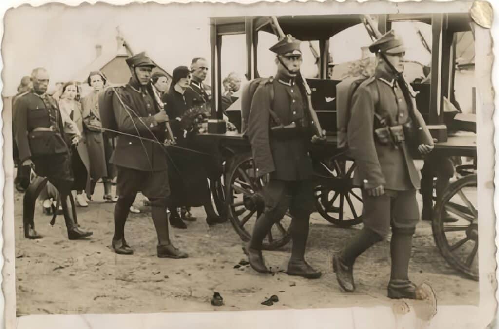 Поховальна_процесіяна Дубенське кладовище