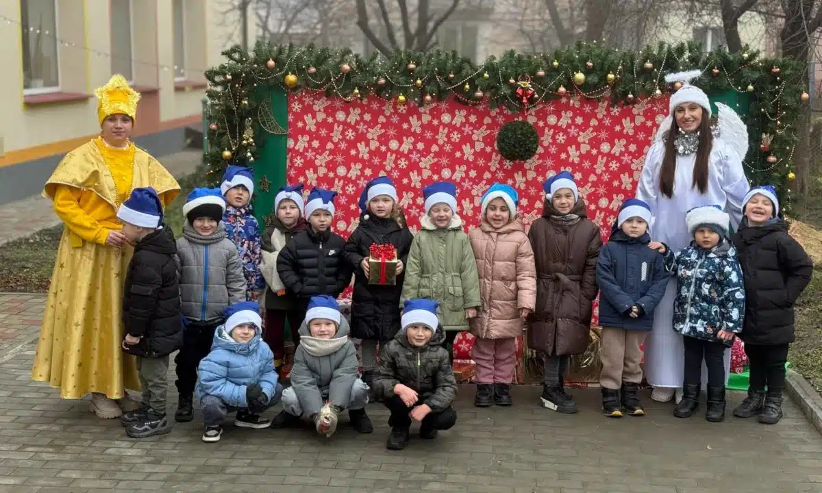 Дітки із ЗДО "Бджілка" на благодійному ярмарку.