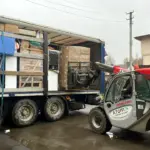 Прибула гуманітарна допомога з Франції. Розвантаження вантажівки.