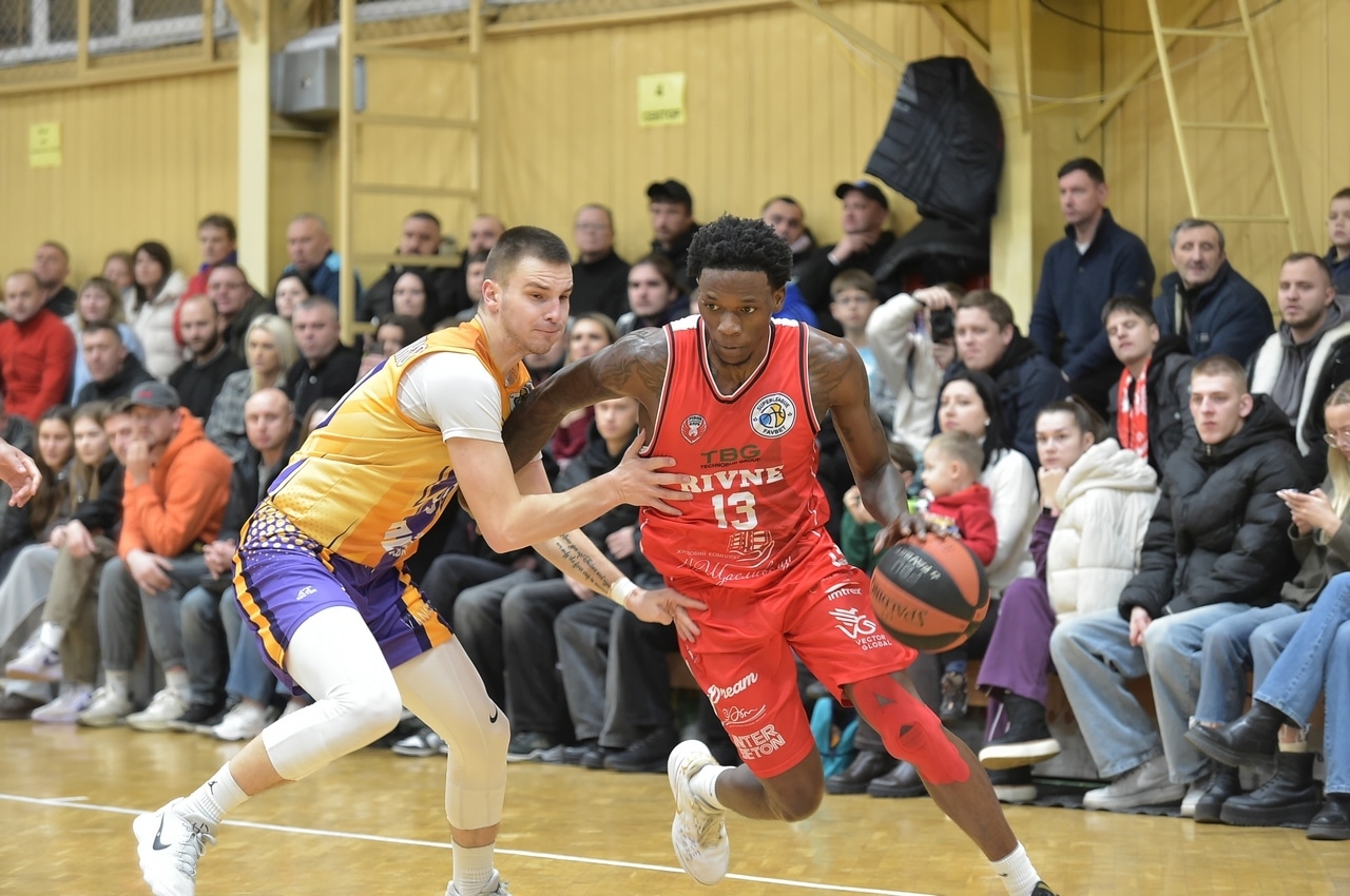 Момент матчу БК "Рівне" БК "Старий Луцьк"