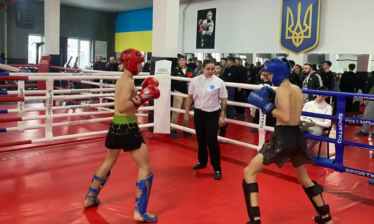 Поєдинок під час відкритого чемпіонату з кікбоксингу WAKO у Рівному.