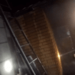 У Корнині рятувальники ліквідували пожежу в господарській споруді Рятувальник гасить пожежу на будинку.