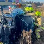 Наслідки ДТП на вулиці Бачинського у Рівному ліквідували рятувальники Перекинене авто на вулиці Бачинського у Рівному.