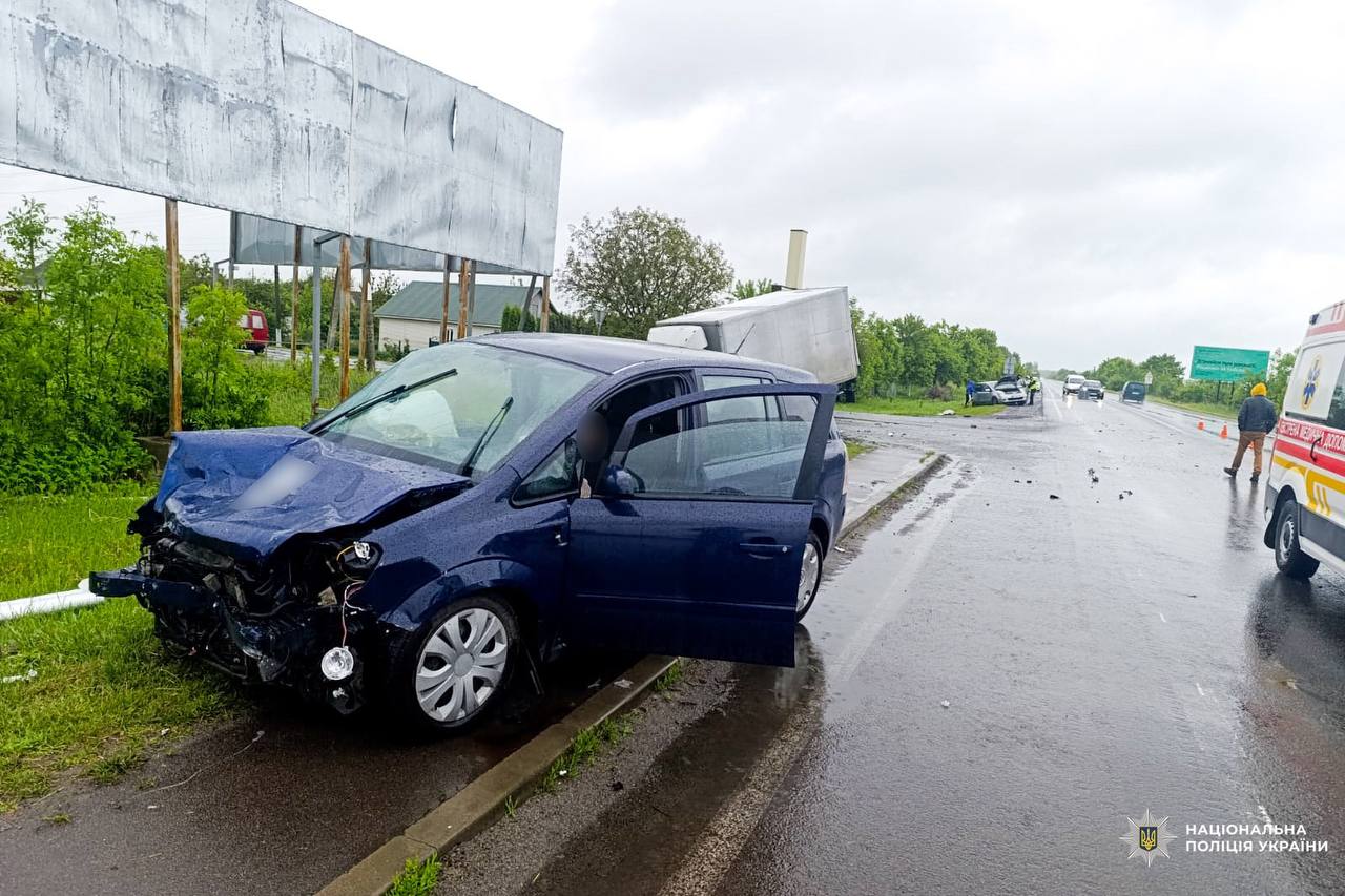 Авто потрапило в дтп