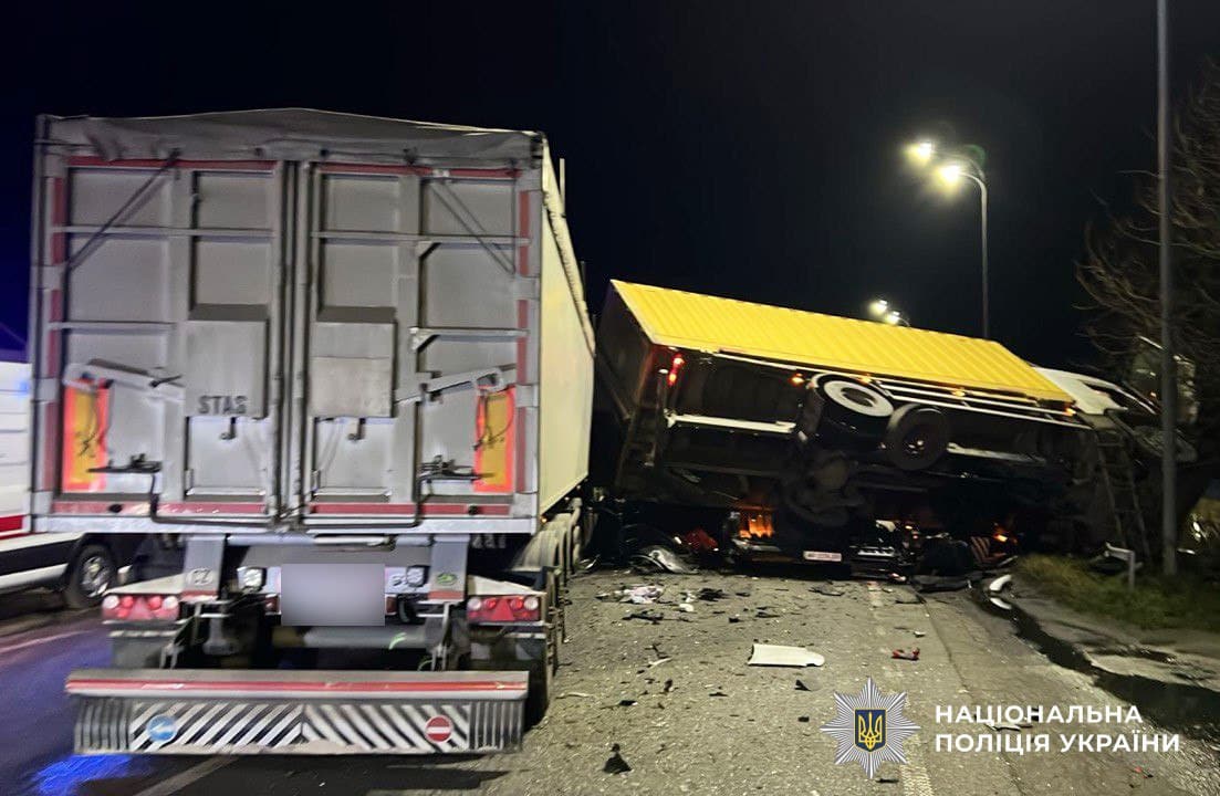 Вантажівки після дтп