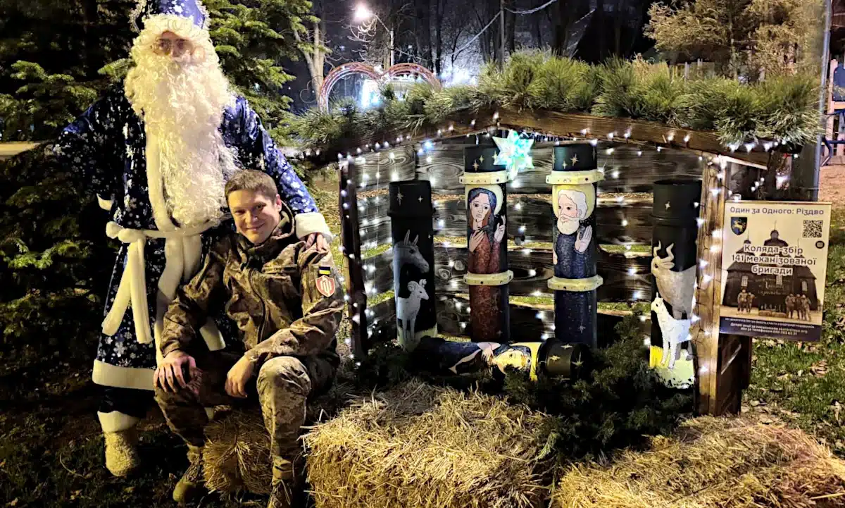 Фронтове залізо у різдвяних вертепах – благодійна ініціатива у Рівному (ВІДЕО) Фронтове залізо у вертепі.