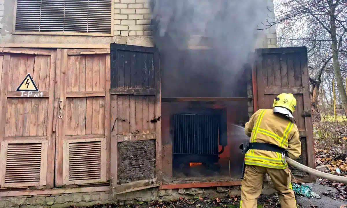 Трансформаторна підстанція горіла у Рівному Горить трансформаторна підстанція.