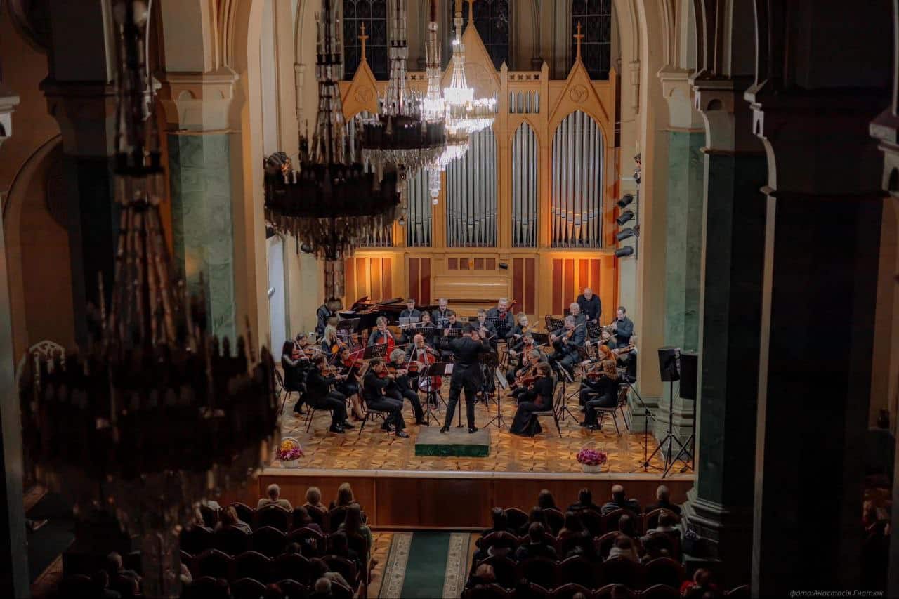 Камерний оркестр Рівненської філармонії відзначає 50 років на сцені Камерний оркестр Рівненської філармонії відзначає 50 років на сцені