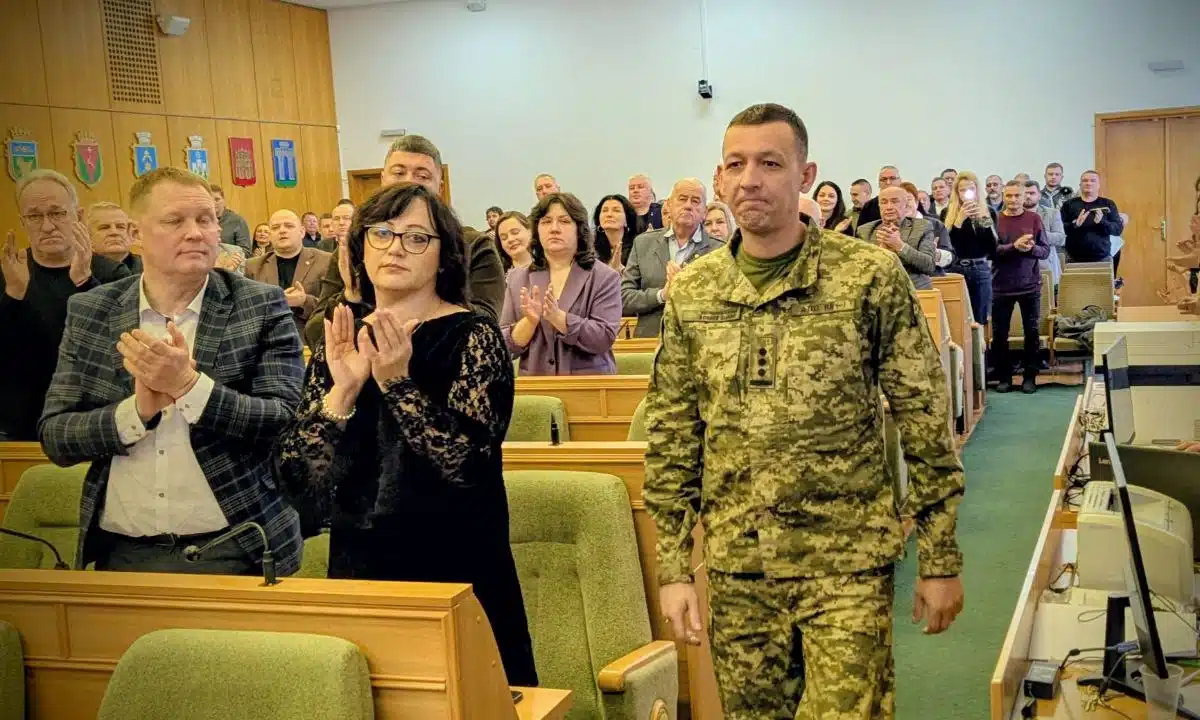 Олександр Тимощук прибув до Рівнеоблради отримати нагороду Хрест Клима Савура.