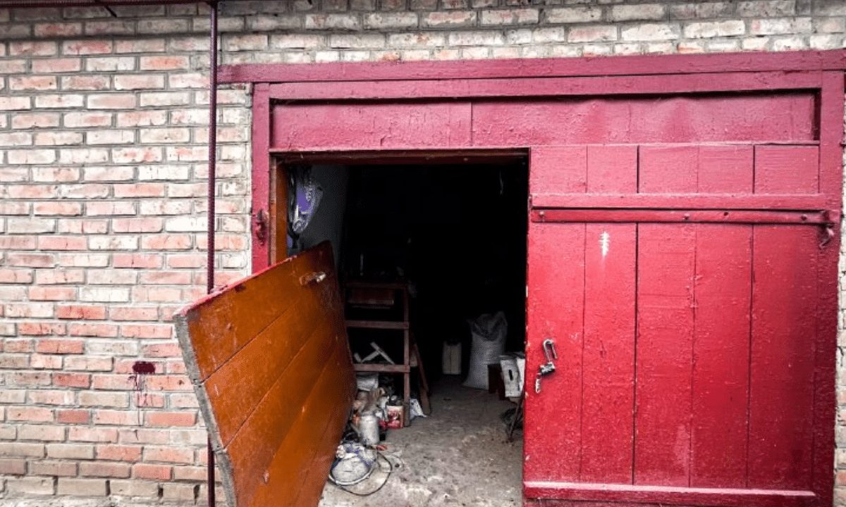 Понад 5 років ув’язнення за крадіжку отримав житель Рівненщини Відчинений гараж із зірваними дверима