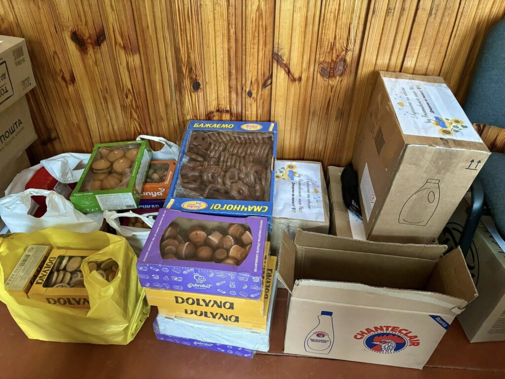 Смаколики для військових.