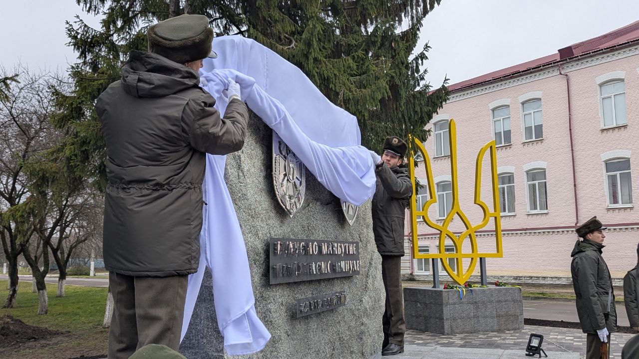 У Рівному відкрили меморіал пам’яті загиблим військовослужбовцям ОК «Захід» У Рівному відкрили меморіал пам’яті загиблим військовослужбовцям ОК «Захід»
