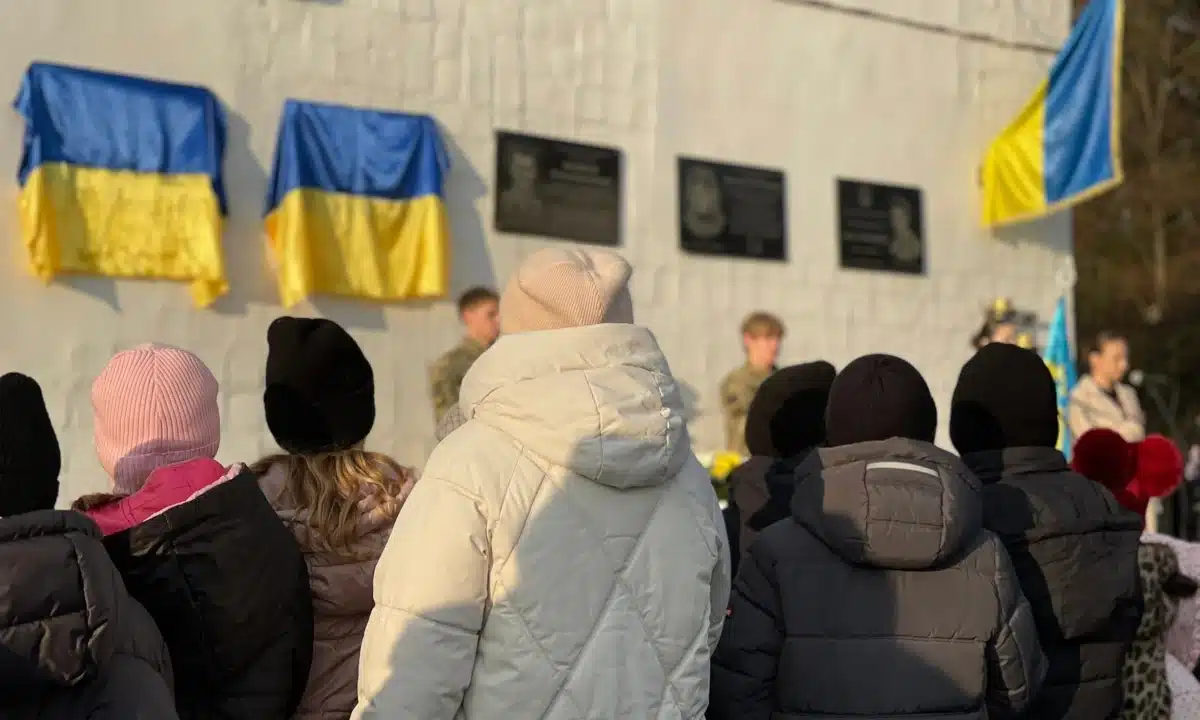 Меморіальні дошки двом загиблим захисникам України відкрили у Березному Під час відкриття меморіальних дошок у Березному.