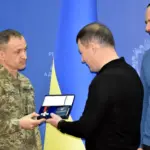 Валентин Дерело отримує «Хрест Клима Савура».