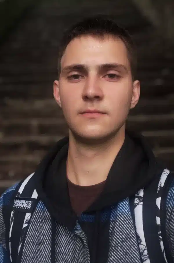 Назар Громов.