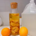 Мандаринові шкірки настоюються в оцті.