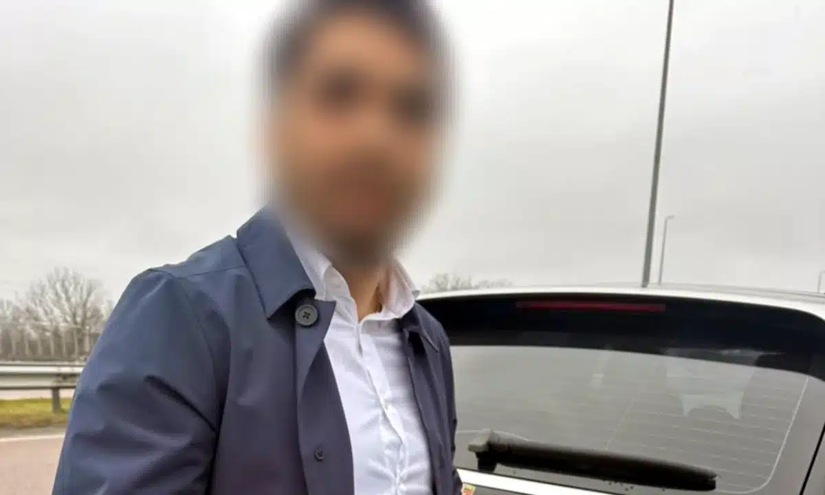 Авто іноземця, який ошукав пенсіонерку, зупинили патрульні на Рівненщині Іноземець, авто якого зупинили патрульні у Користі.