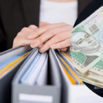 Фінансові документи та готівка. Аудит виявив порушення в управлінні освіти Рівного.