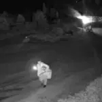 Палій іде з ліхтариком від контейнерів.