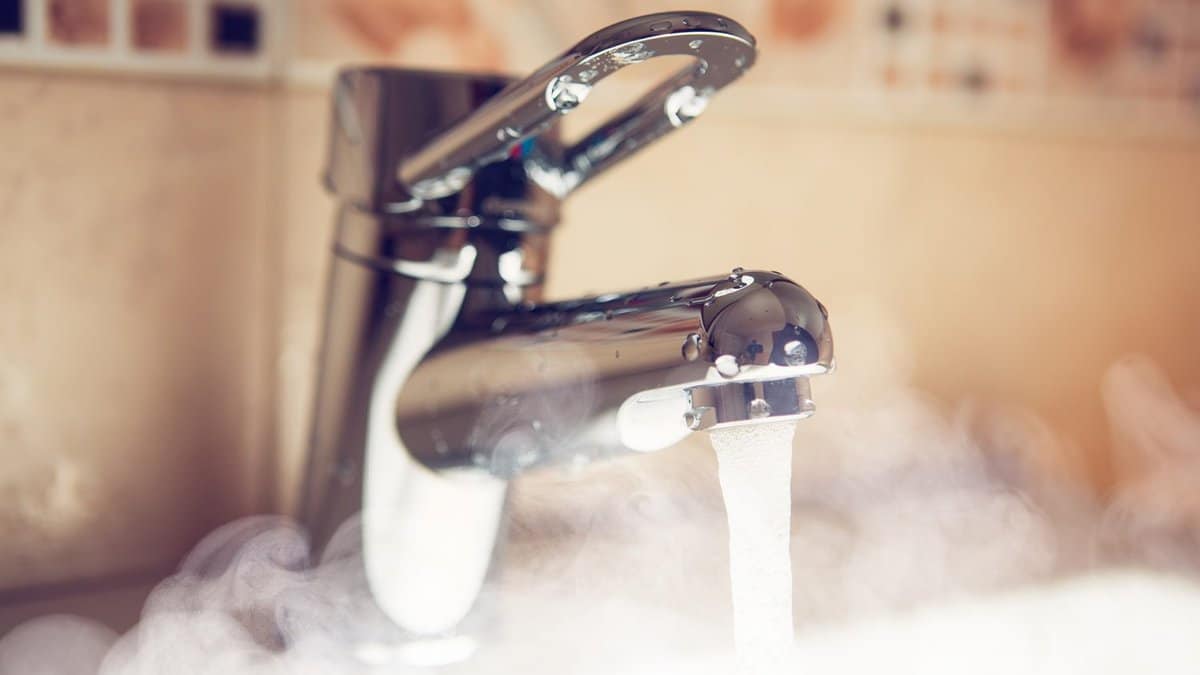 Чому у Рівному відклали подачу гарячої води — що пояснюють у «Рівнетеплоенерго» Подача гарячої води