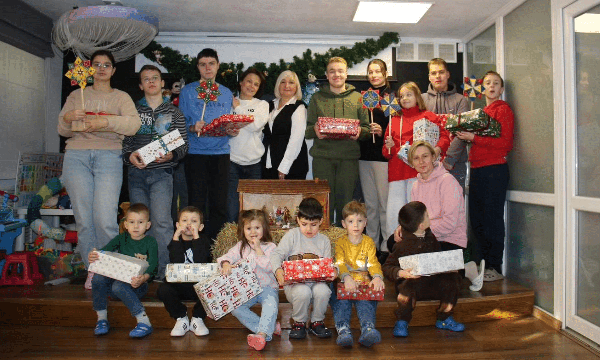 Діти з подарунками від партнерів з польського Ольштина.