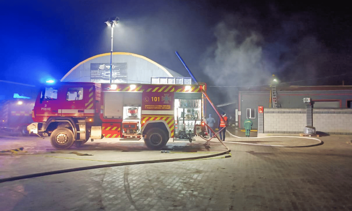 Пожежа СТО на Соборній