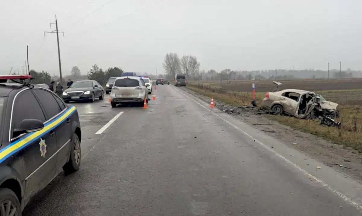 У Пуховій сталося зіткнення трьох авто, травмовано водія ДТП у Пуховій.