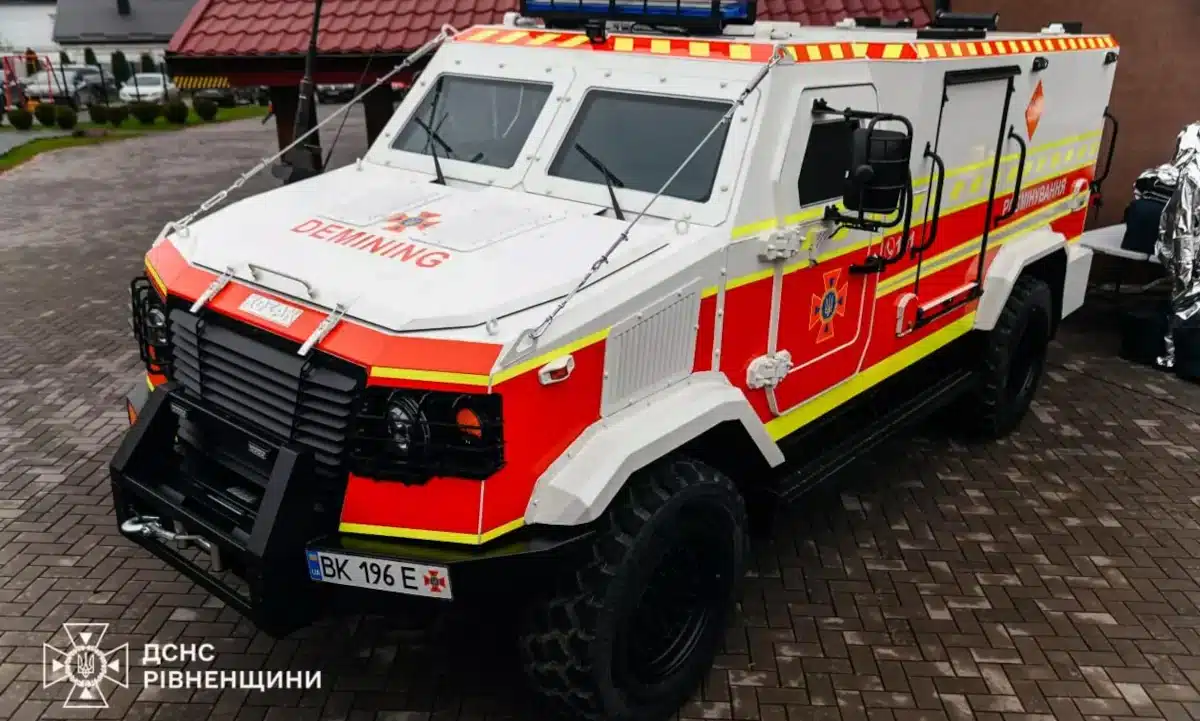 Бронеавтомобіль.